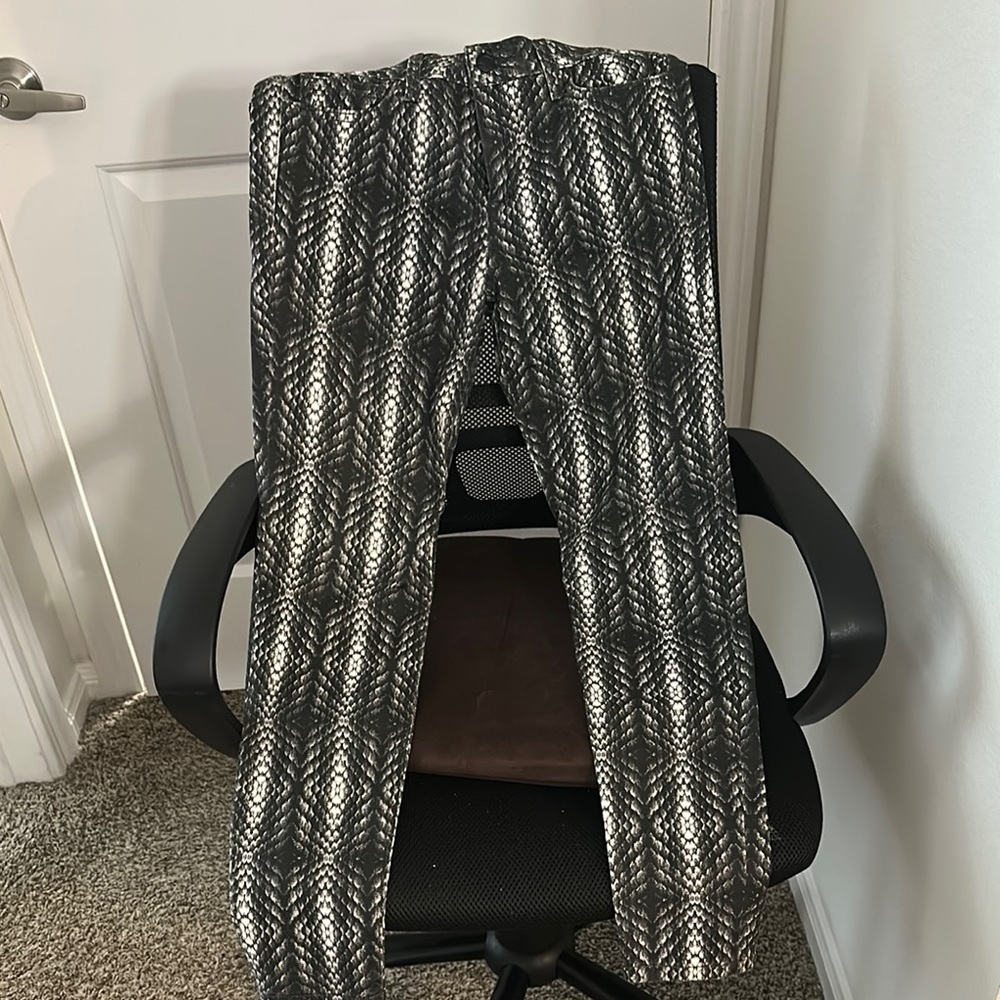Joe's Jeans Black and White Skinny Jeans with Striped snake  Pattern